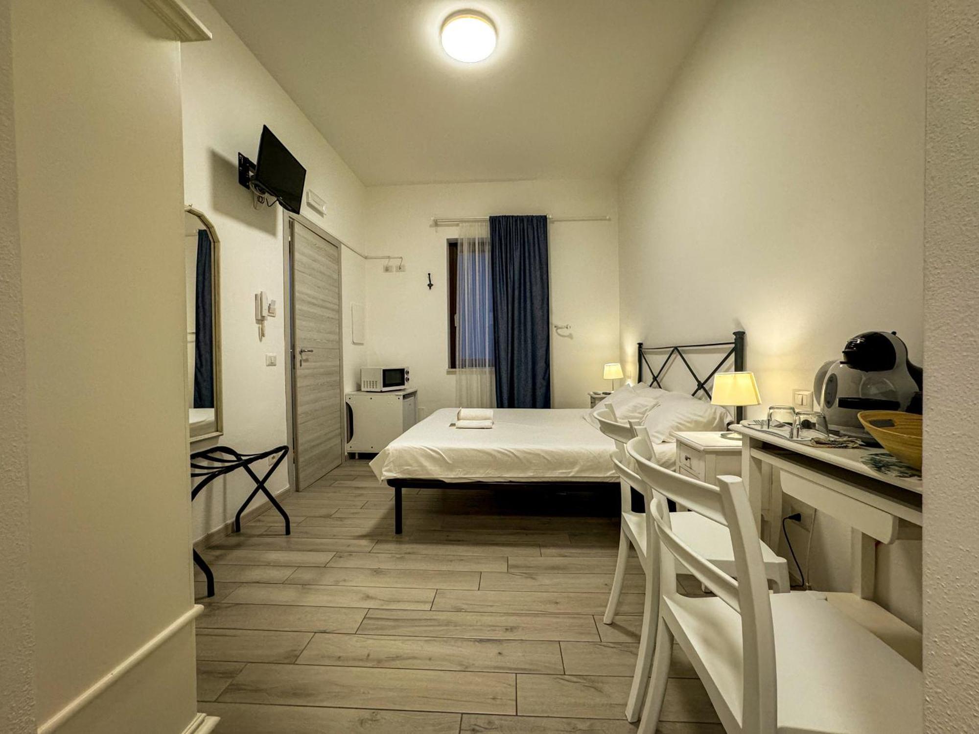 Sg Rooms - Casa Laura Peschiera del Garda Eksteriør billede