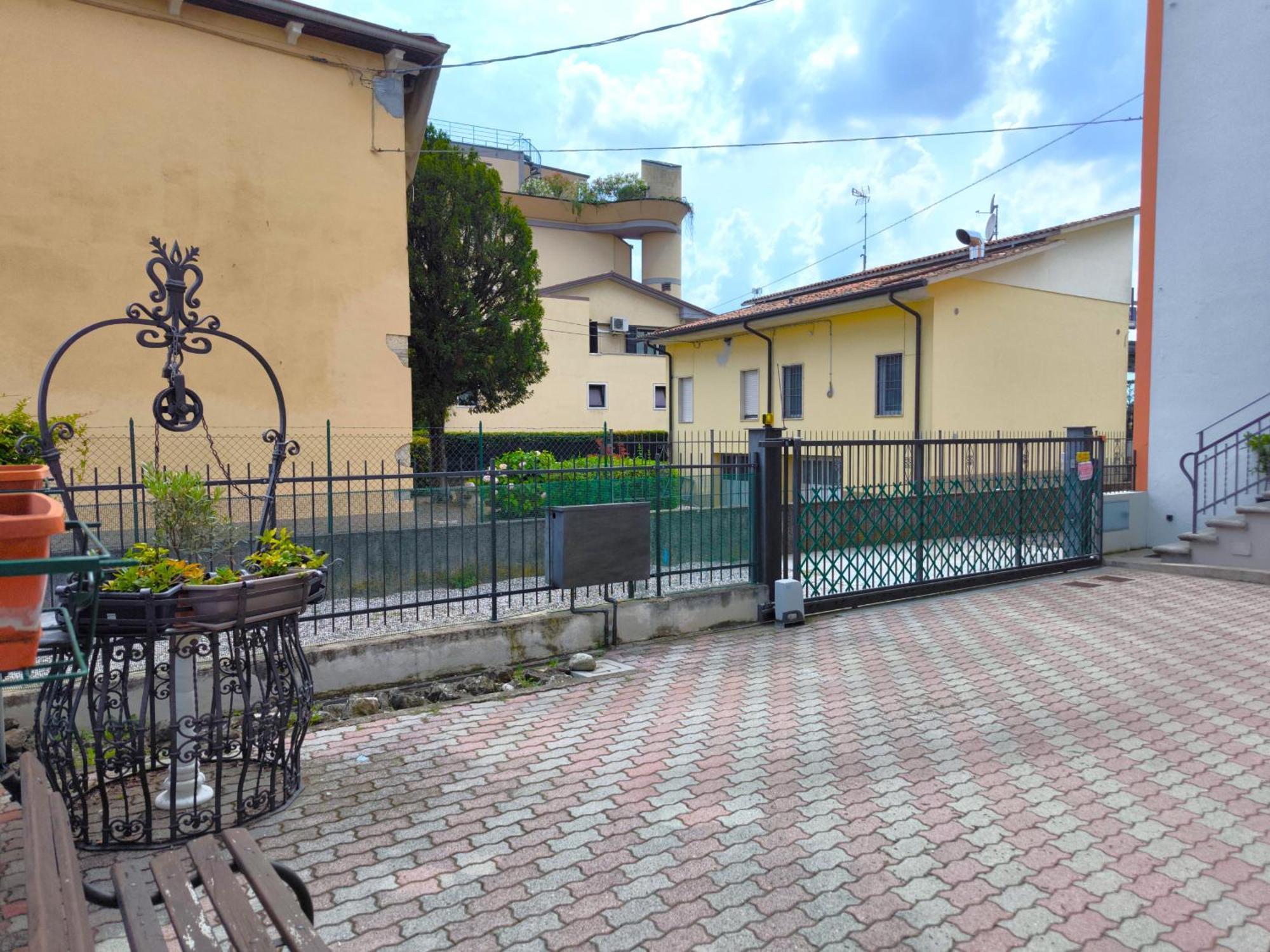 Sg Rooms - Casa Laura Peschiera del Garda Eksteriør billede
