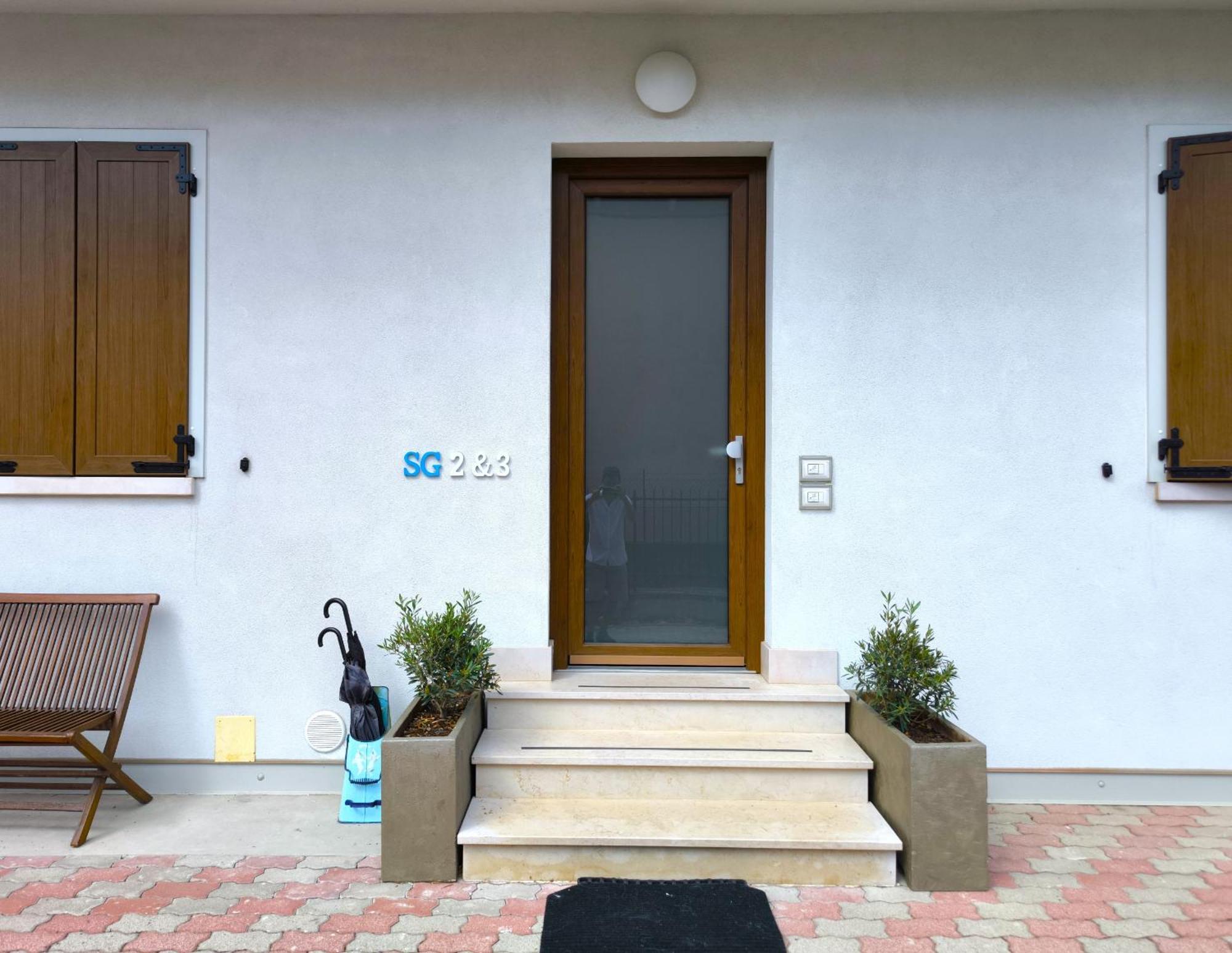 Sg Rooms - Casa Laura Peschiera del Garda Eksteriør billede