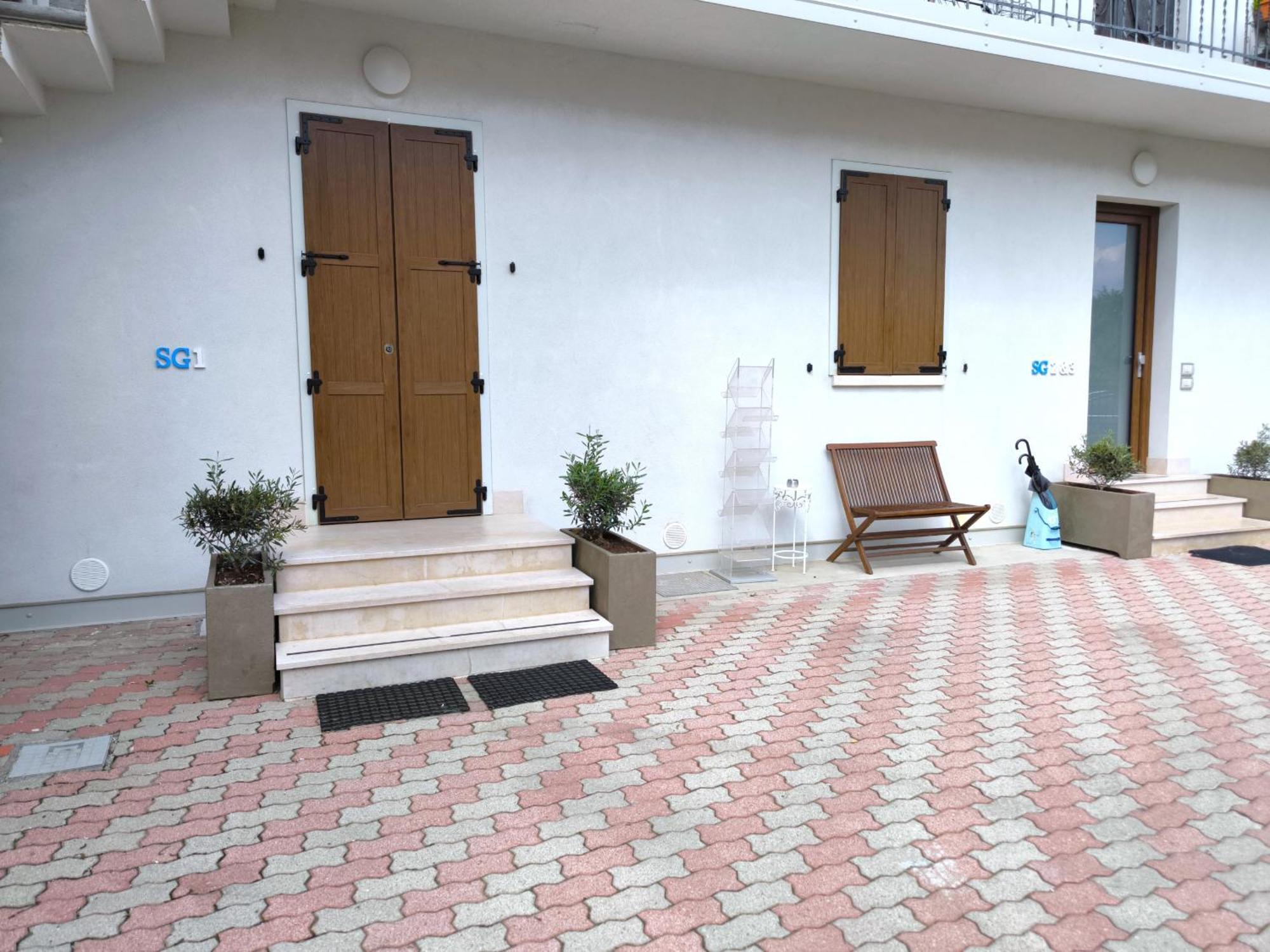 Sg Rooms - Casa Laura Peschiera del Garda Eksteriør billede