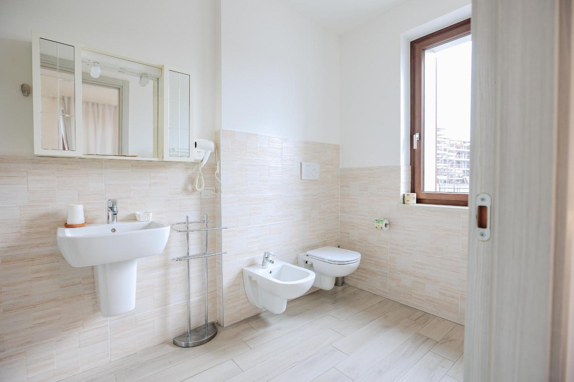 Sg Rooms - Casa Laura Peschiera del Garda Eksteriør billede
