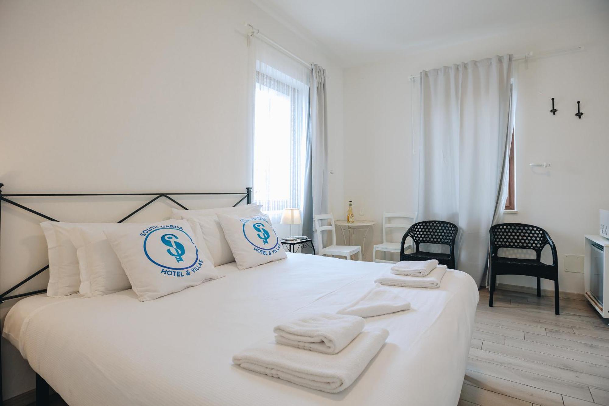 Sg Rooms - Casa Laura Peschiera del Garda Eksteriør billede