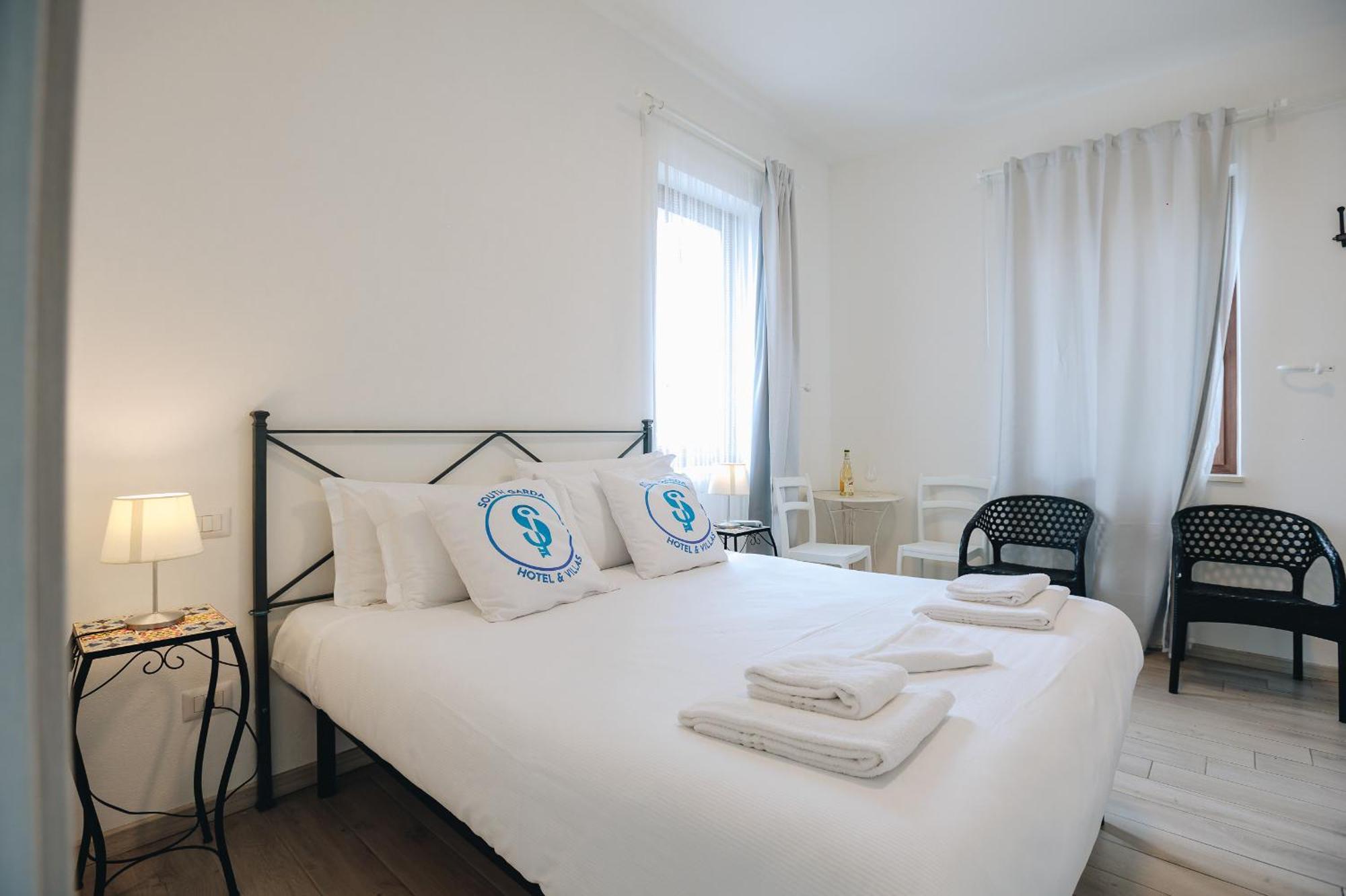 Sg Rooms - Casa Laura Peschiera del Garda Eksteriør billede